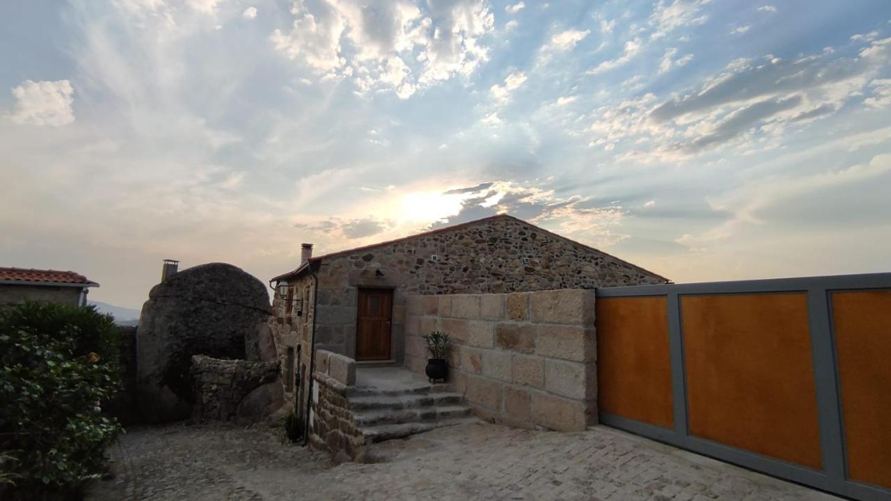 Casa Do Penedo Castle House Βίλα Linhares  Εξωτερικό φωτογραφία